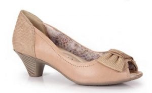 Peep toe confortflex areia em couro macio detalhes imitando tressê Peep toe confortflex areia em couro macio detalhes imitando tressê